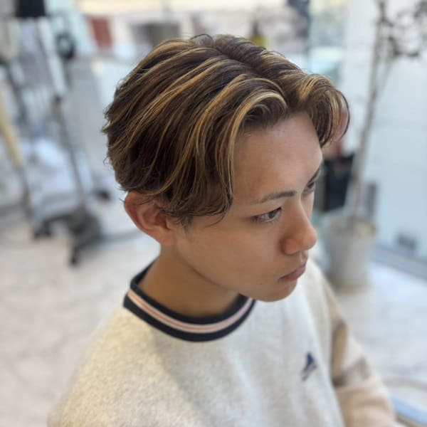 フルハイライト／メッシュ／ツーブロ／センターパート／毛流れ|HEARTS hair's五日市店