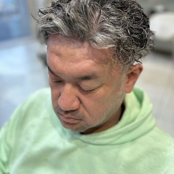 白髪カッコ良く見える大人ツイスパ