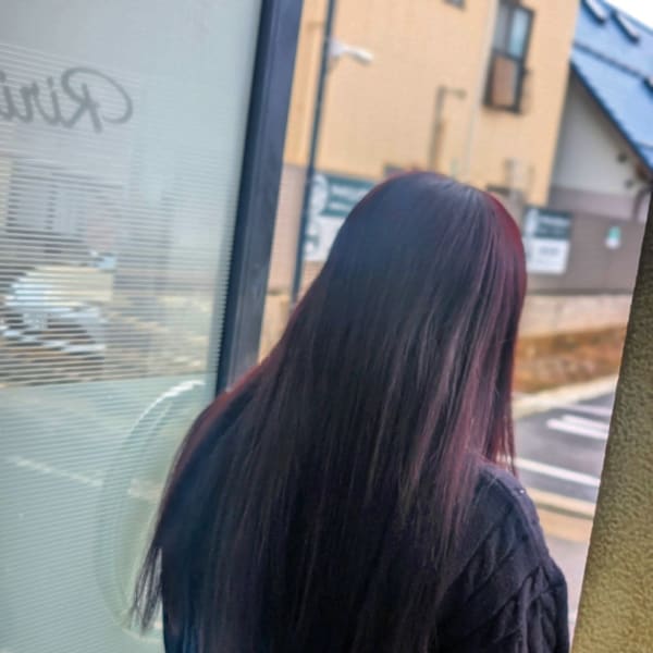 深みと艶をまとう、大人のスピネルピンクレッド。|リリー美容室