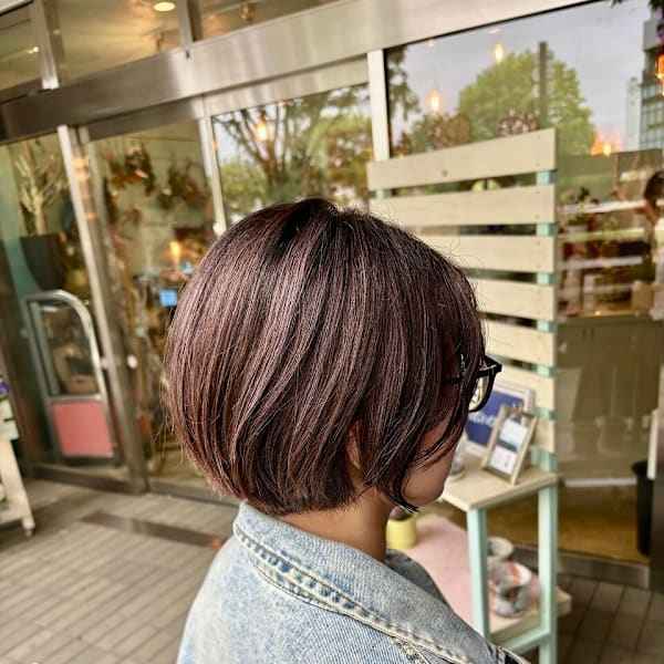 ラベンダーピンクハイライトショート白髪ぼかし