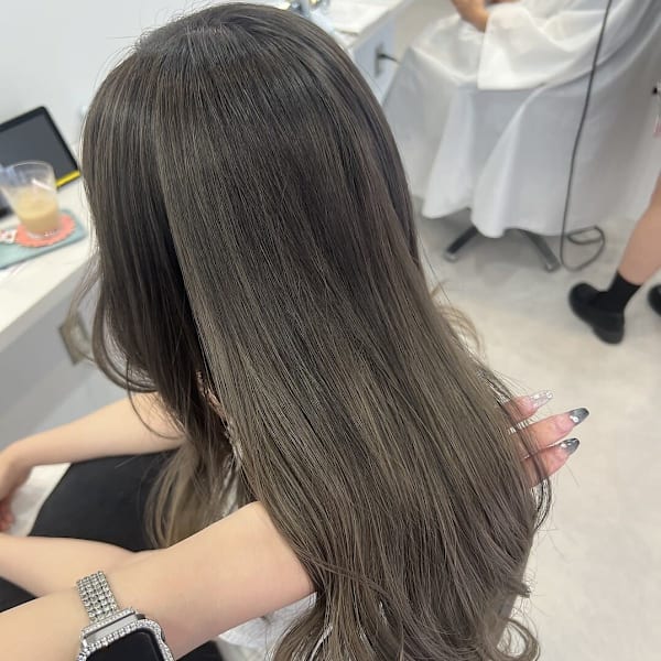 オリーブグレージュ