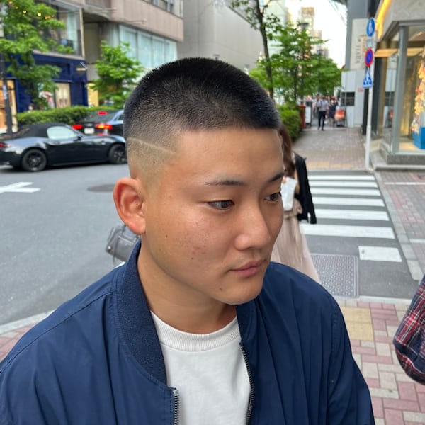 「デキる男」の遊び心。サイドライン×フェードショート