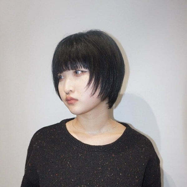 黒髪ショートでモードな印象に 軽い質感で顔まわりに