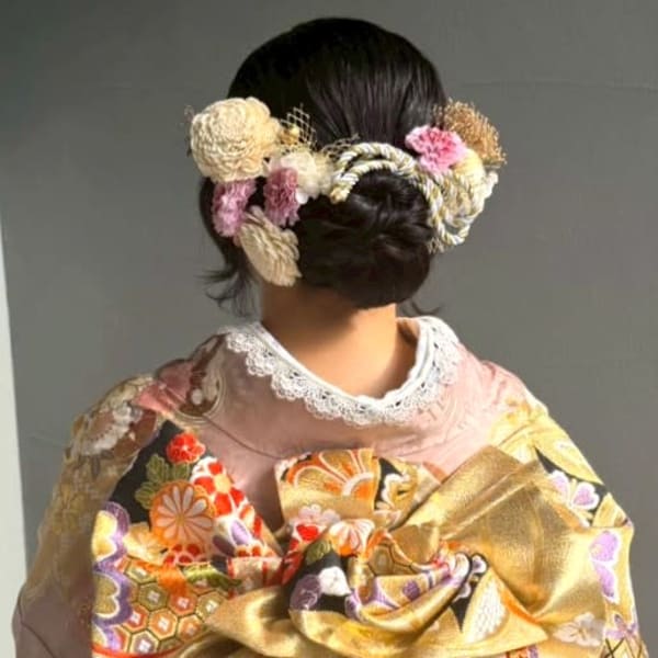 低めお団子 アップスタイル 着物 成人式 和装ヘア お花