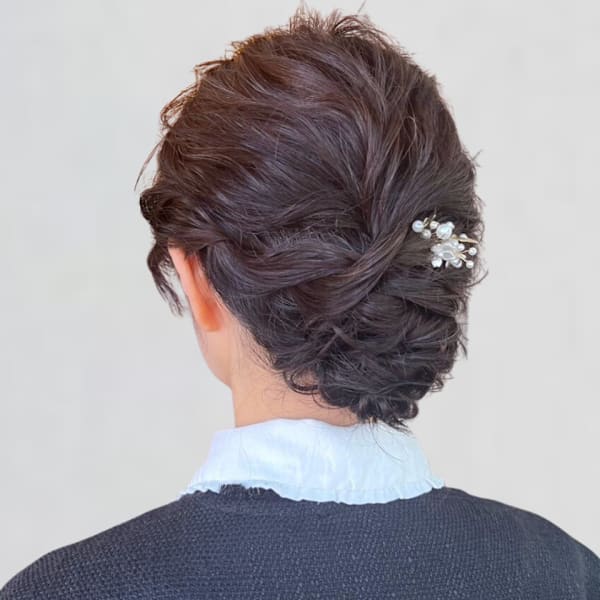 アップスタイル シニヨン 編み込み ヘアアレンジ 結婚式