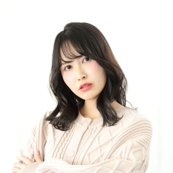 【韓国風レイヤー×ミディアムヘア】