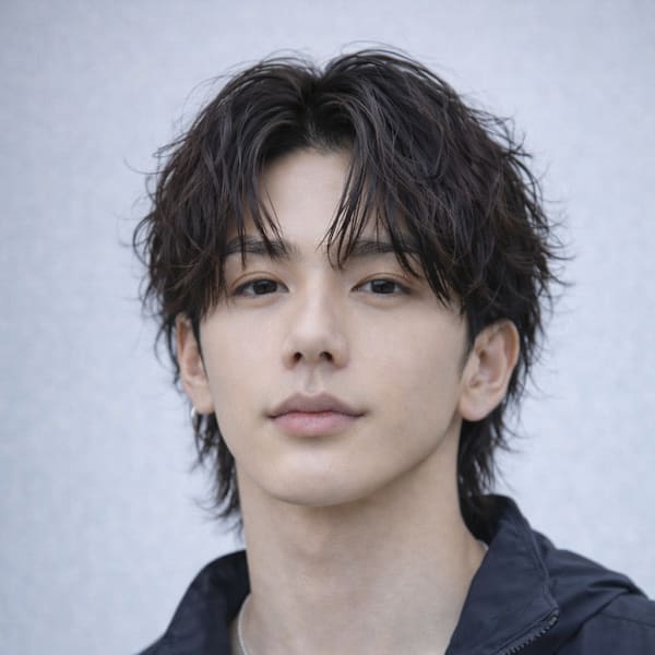 毛流れハンサムショートセンターパートメンズ黒髪爽やか