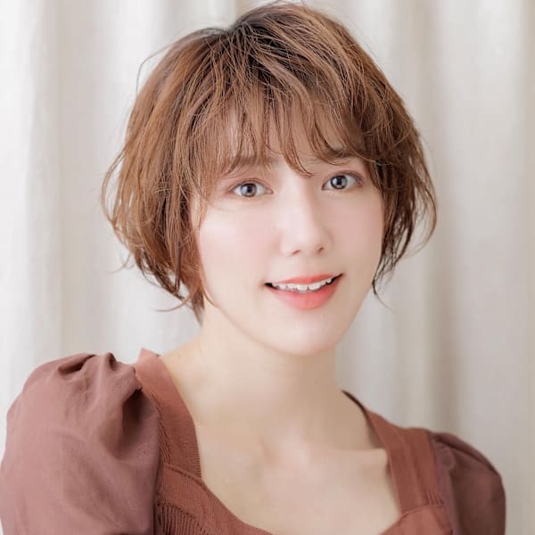 ミルクティーブロンドドライパーマフェザーショート30代40代