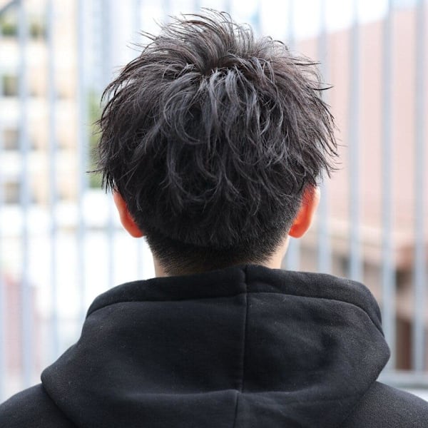 正面も横顔もカッコいいダウンバングショート