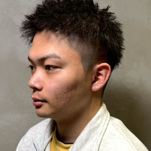 ツーブロック スパイキーショート 短髪 刈り上げ フェード