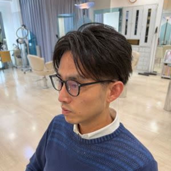 ナチュラルなセンターパートスタイル