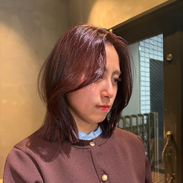 ラベンダーカラー　レイヤーボブ　かきあげ前髪