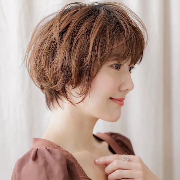 ミルクティーブロンドドライパーマフェザーショート30代40代