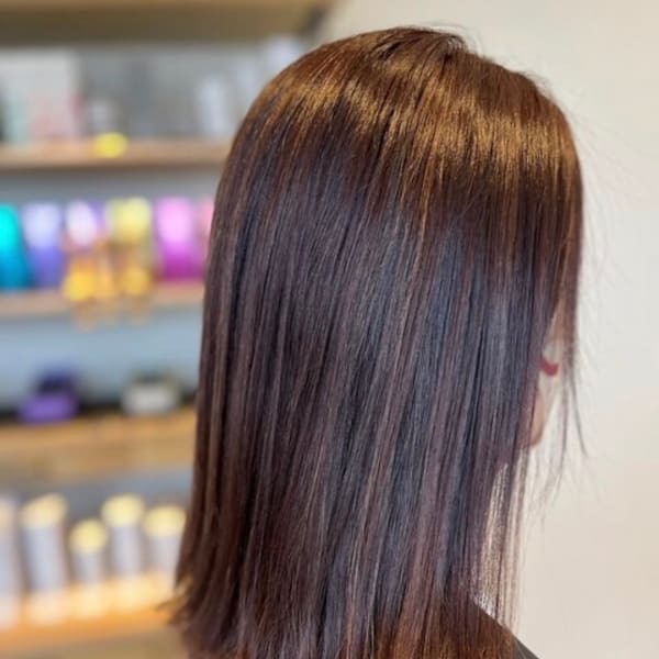 美容液を含んだカラーでツヤが長持ち。