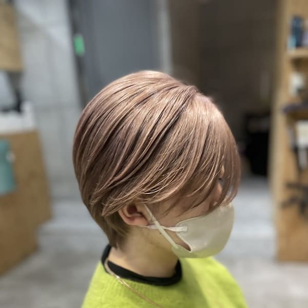 ショートSTYLE☆ピンクベージュカラー・ブリーチ