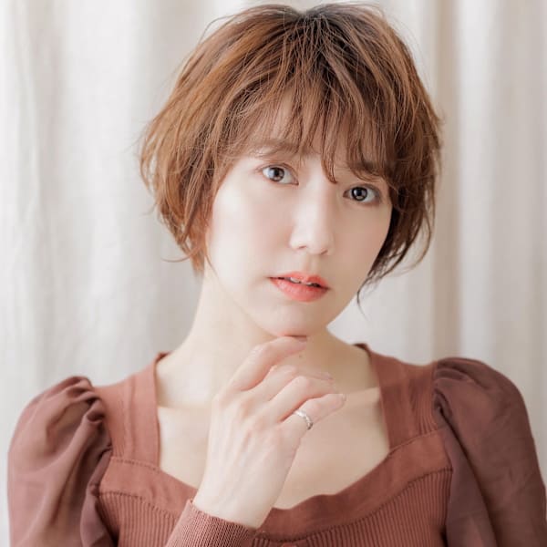 ミルクティーブロンドドライパーマフェザーショート30代40代