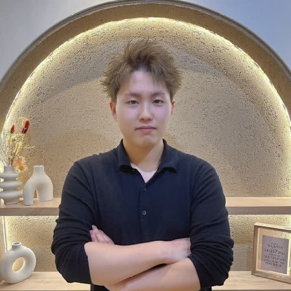 全席個室美容室 Zina 天王寺 髪質改善＆トリートメント【ゼンセキコシツビヨウシツ ジーナ テンノウジ カミシツカイゼンアンドトリートメント】のスタッフ紹介。保坂 空良