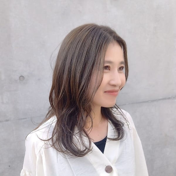 30代40代セミロングアッシュカラー