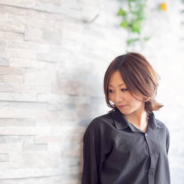 I'B Hair & Personal Color【アイビー　ヘアーアンドパーソナルカラー】のスタッフ紹介。チヒロ
