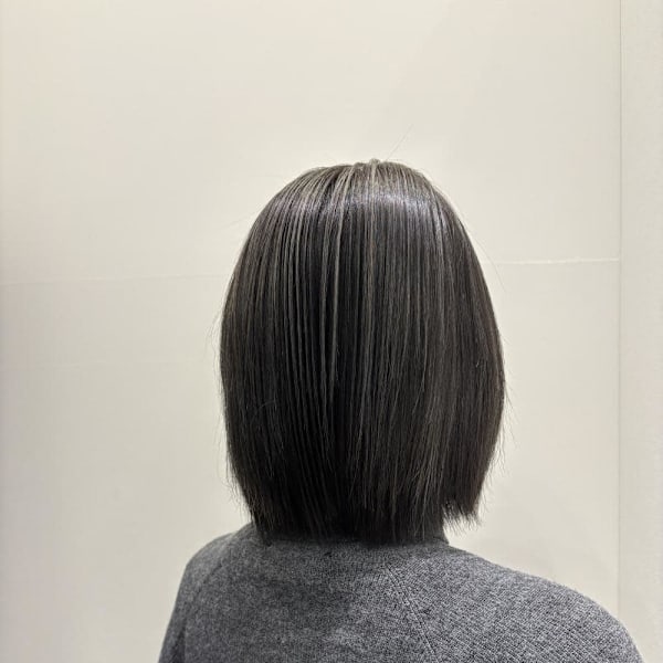 大人白髪ぼかしデザインカラー|半個室 rire hair 千早店