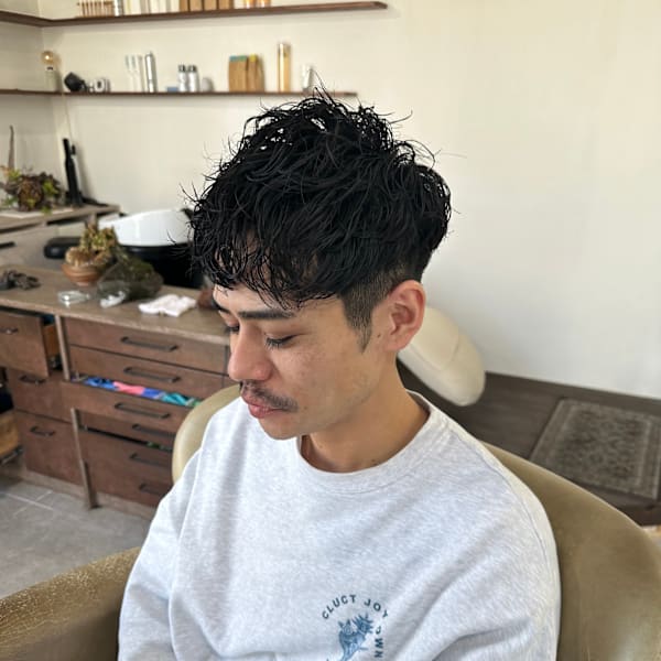 スペインカール風ツイストスパイラルパーマメンズショート