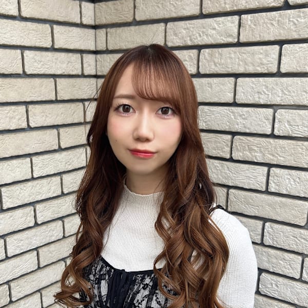 2FACE esthetic【トゥーフェイスエステティック】のスタッフ紹介。シガ　シオリ