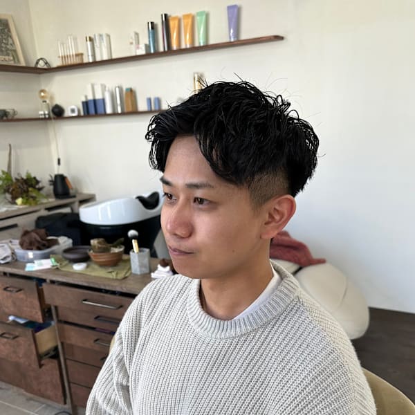 ツイストスパイラルパーマ×メンズアップバングショート