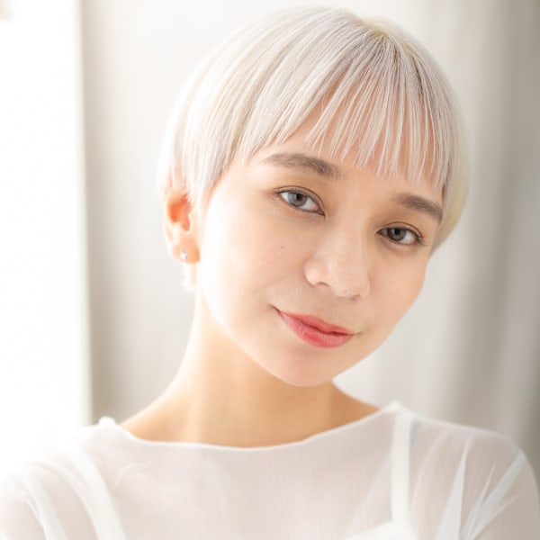 ハイトーンカラーホワイトブロンドクールショート20代30代