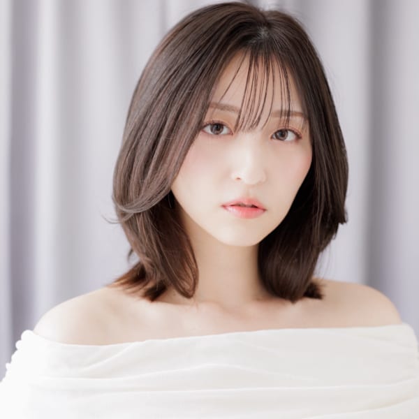 黒髪ウルフ小顔くびれヘアミディアムレイヤーカット30代40代