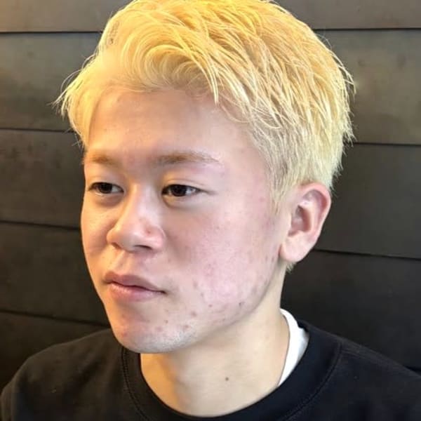 ブリーチ ダブルカラー アップバング メンズショート 20代