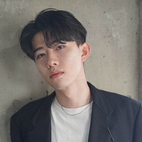 ニュアンスセンターパート毛流れセンターパートメンズショート|QOL×cast MEN'S SALON 神戸三宮【クオル キャスト メンズサロン】