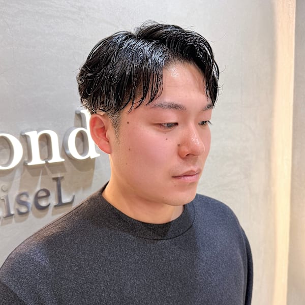 アップバングフェザーショートパーマ