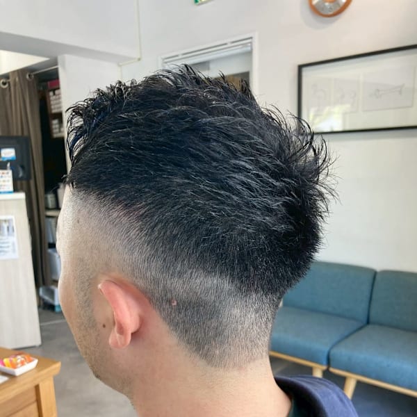 清潔感溢れるショート！ナチュラルツーブロック×ビジネスヘア|STUDIO FUTURO by BEhair