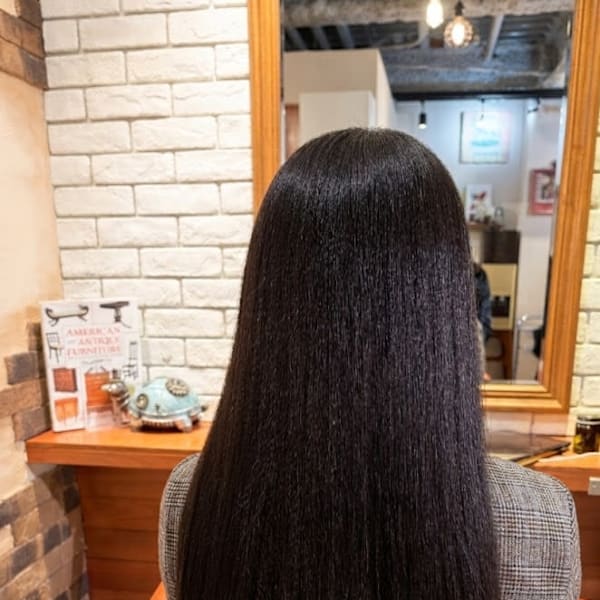 驚きのツヤとまとまり！美髪ストレート【105スタイル】