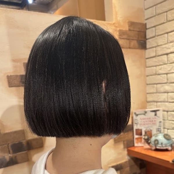 ぷるんと弾むような質感のワンレンボブ【108スタイル】