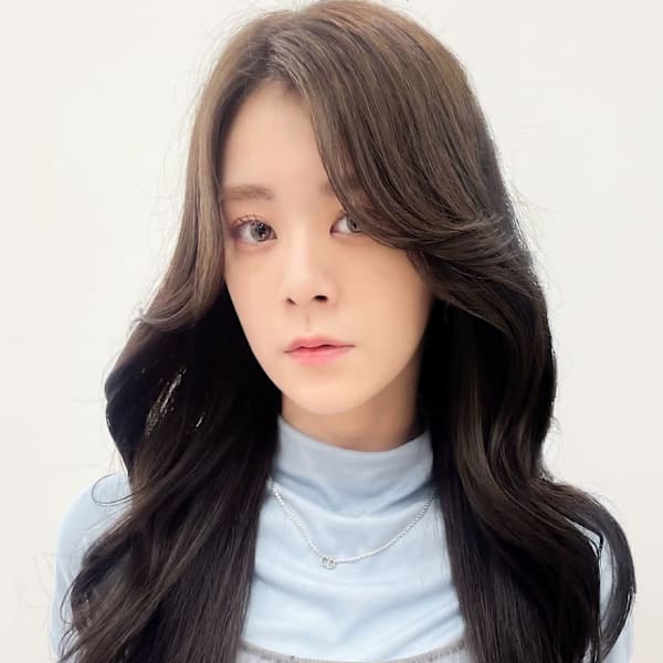 20代30代 韓国 長め前髪◎巻き髪レイヤーで小顔