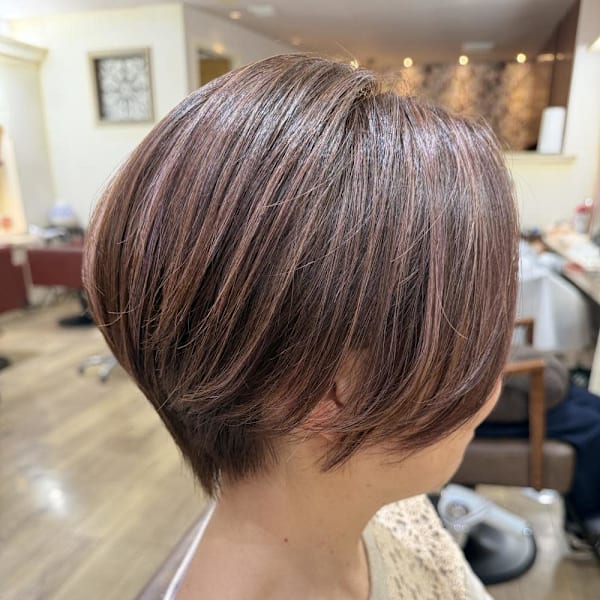 白髪ぼかしハイライト × 大人ショート