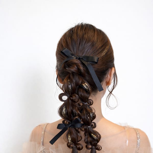 お呼ばれヘア編みおろしツインパールアレンジ結婚式ヘア