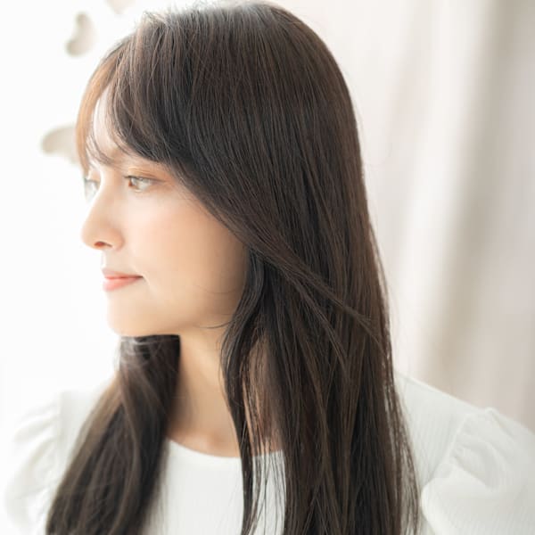 黒髪ダークアッシュ顔周りレイヤーエアストレート30代40代