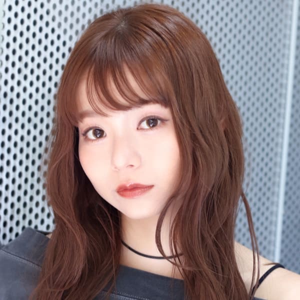 ナチュラルな柔らかさが魅力のロングスタイル|B-WORLD