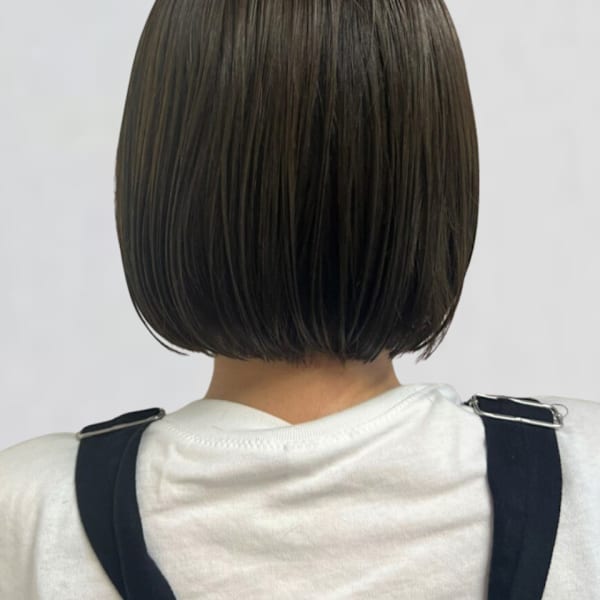 オリーブアッシュ 透明感カラー 髪質改善 切りっぱなしボブ|ROCA by teatro hair salon