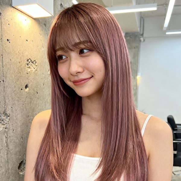 透け感ピンクブラウン × ナチュラルストレートロング