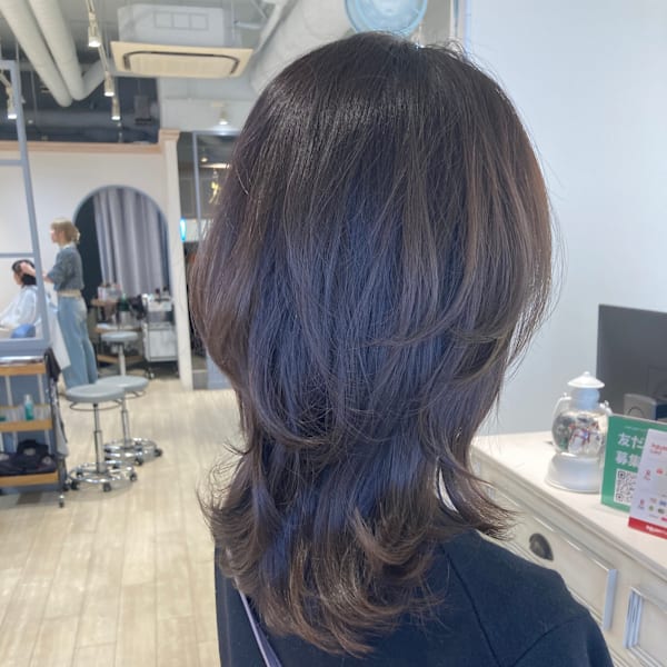 くびれウルフセミロングレイヤースタイルアップカット