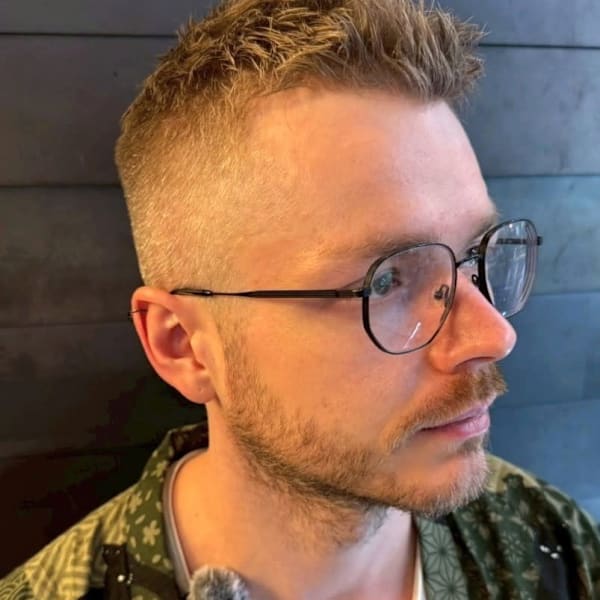 スキンフェードカット ブリーチ シェービング ビジネスヘア 