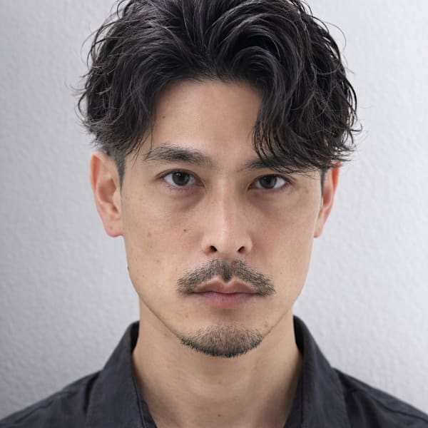 毛流れハンサムショートセンターパートメンズ黒髪爽やか