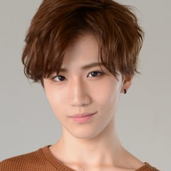アップバングが大人っぽいクラウドマッシュスタイル