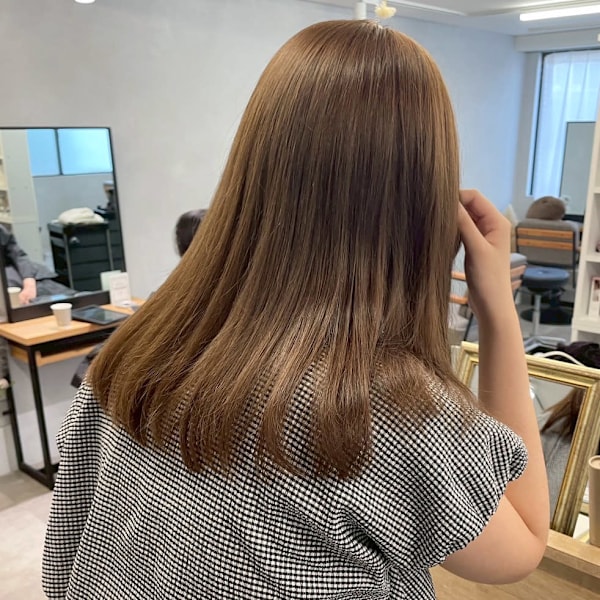 ブリーチなしダブルカラー赤み消しベージュ＊艶髪ストレートヘア