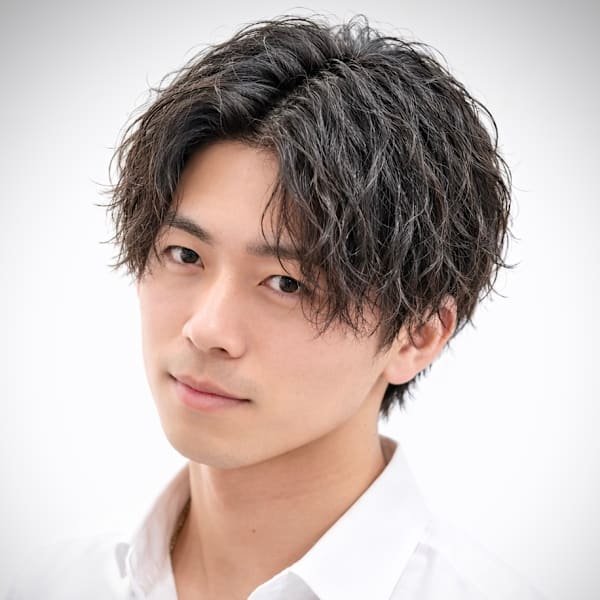 大人の色気センターパート+ゆるスパイラルパーマ