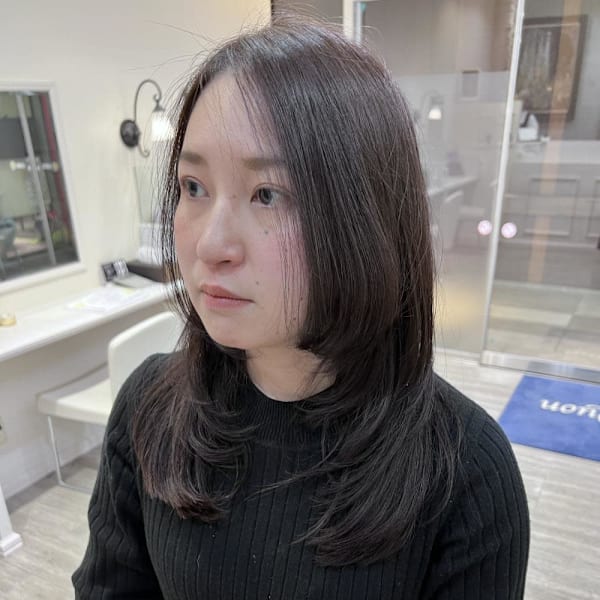 大人の余裕が静かに香るミディアムレイヤー