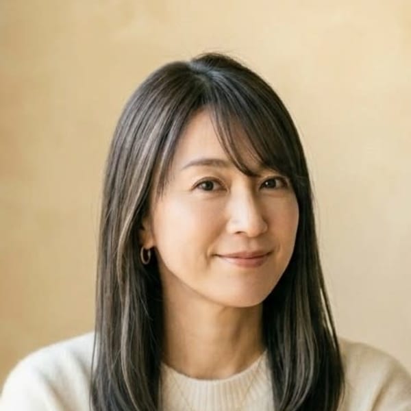 グレージュ系白髪ぼかしピアスカラー